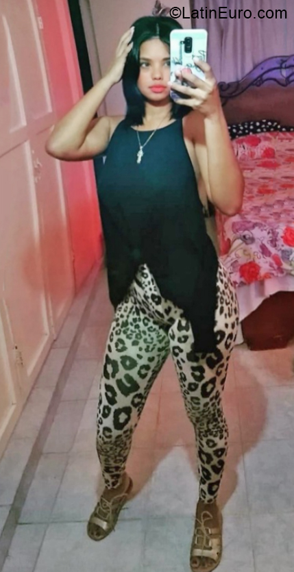 Date this funny Dominican Republic girl Yerlin from Santo Domingo DO40755