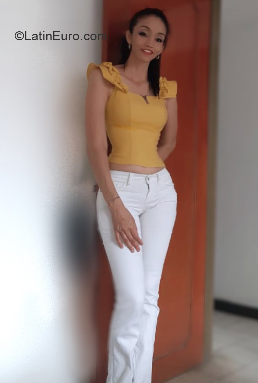 Date this passionate Colombia girl Yamile from Cali CO30474