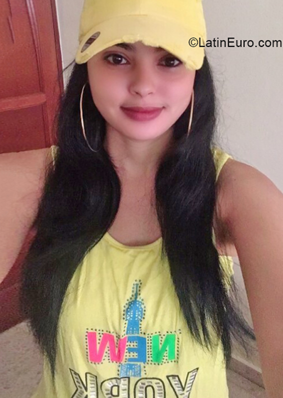 Date this exotic Dominican Republic girl Rosana from Bonao DO39977