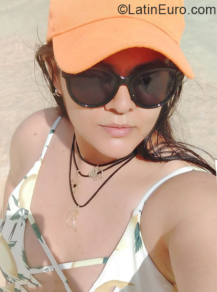 Date this voluptuous Venezuela girl Ivana from Maracay VE3991