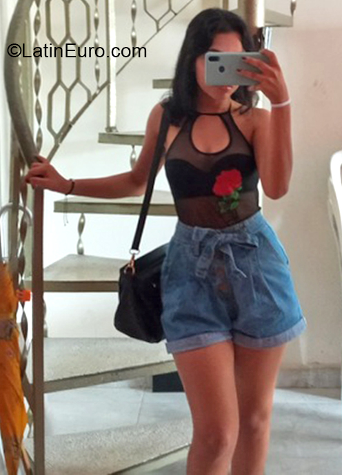 Date this delightful Colombia girl Angie from Barranquilla CO30529