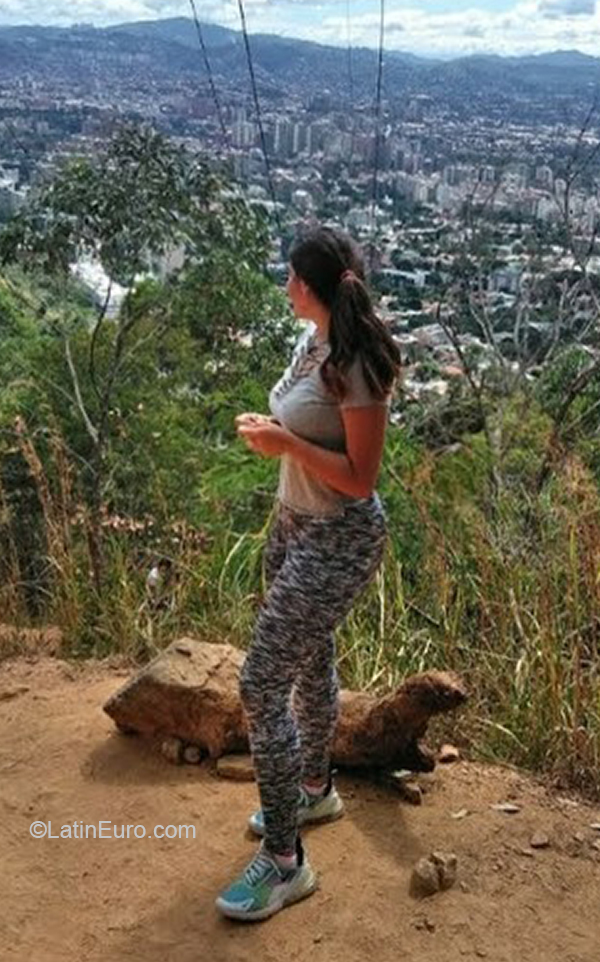 Date this foxy Venezuela girl Angie from Caracas VE3995