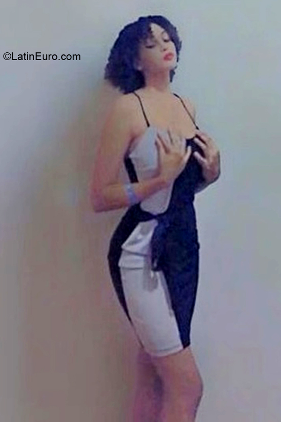 Date this pretty Dominican Republic girl Elianny from Santo Domingo DO39995