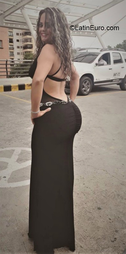 Date this foxy Colombia girl Carol from Cali CO30561