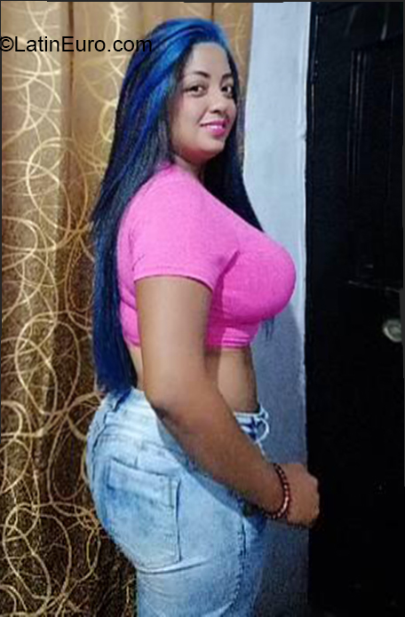 Date this charming Colombia girl Yessi from Buga CO30572