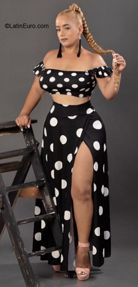 Date this sultry Dominican Republic girl Massiel from Puerto Plata DO40022