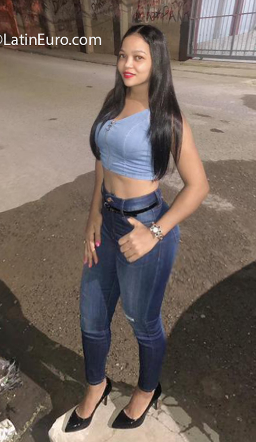 Date this nice looking Dominican Republic girl Jade from Mao DO40028