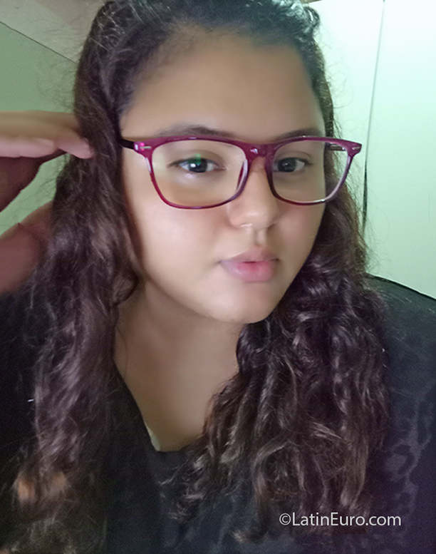 Date this athletic Spain girl Sara from Seville ES641