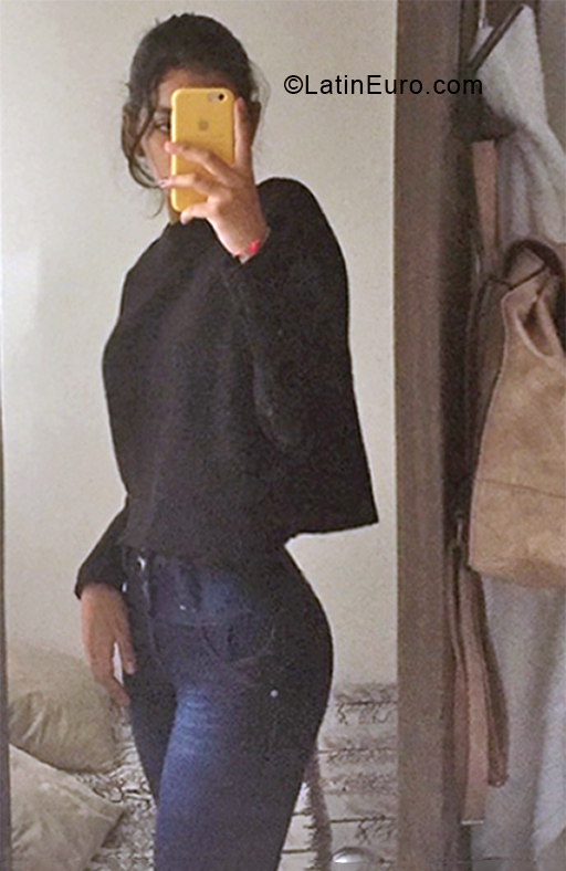 Date this sultry Colombia girl Natalia from Bogota CO30621