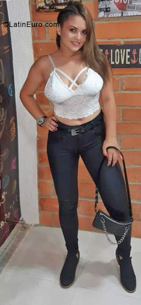Date this tall Colombia girl Karoll from Cali CO30624