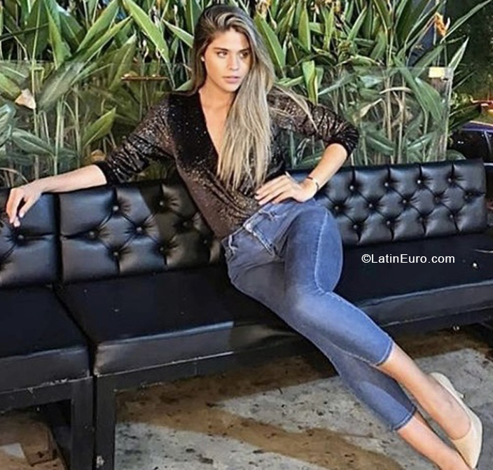 Date this gorgeous United States girl Violeta from Los Angeles US21360