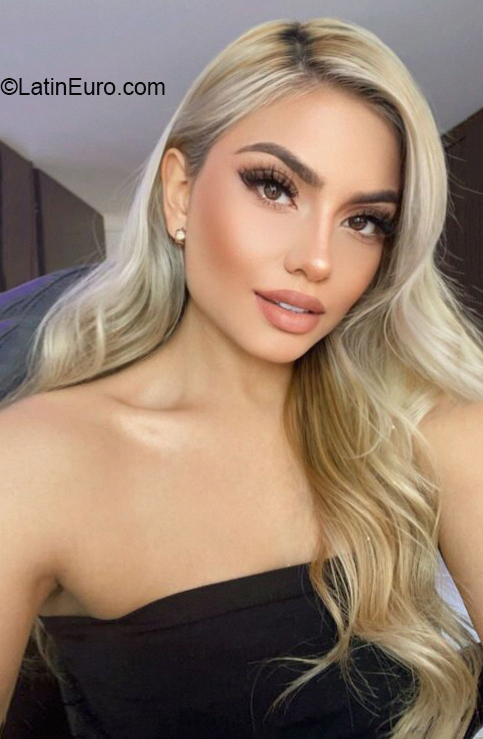 Date this exotic Colombia girl Natalia from Bogota CO30673