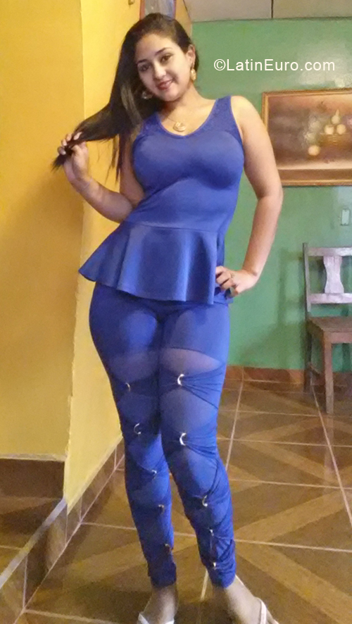 Date this attractive Dominican Republic girl Karen from Olanchito DO40108