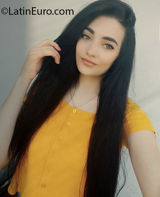 Date this happy Ukraine girl Olga from Kirovograd UA93