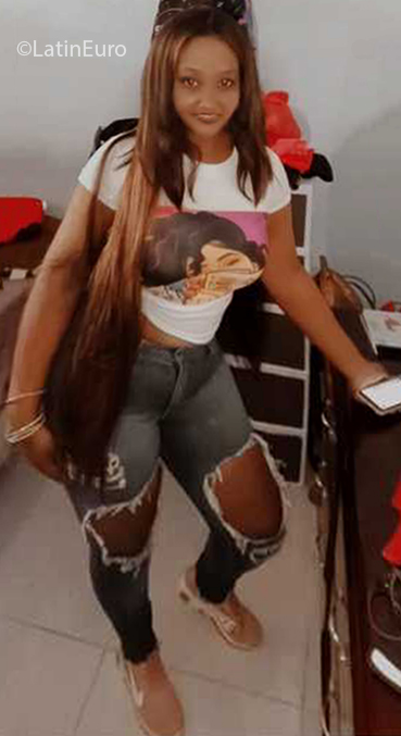 Date this delightful Dominican Republic girl Yolanda from Santo Domingo DO40126