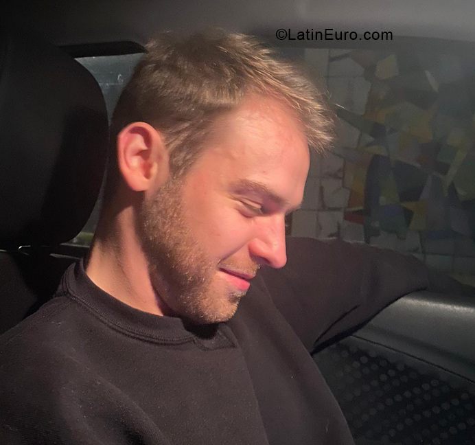 Date this georgeous Belgium man Bnd from Liège BE140