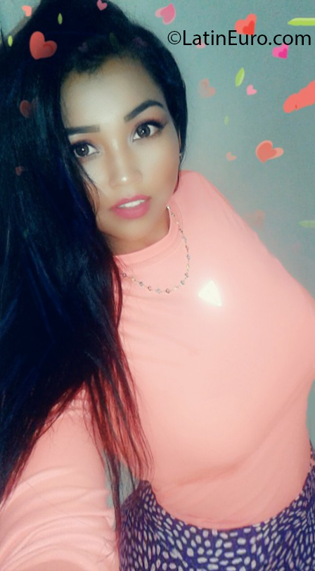 Date this attractive Colombia girl Graciela from Cali CO30717