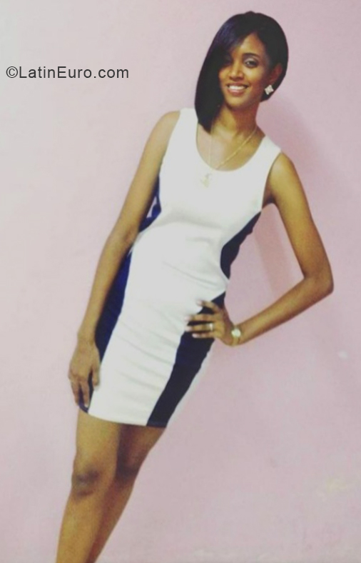 Date this hot Dominican Republic girl Yis from Santo Domingo DO40134