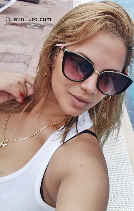 Date this stunning Cuba girl Lia from  CU787