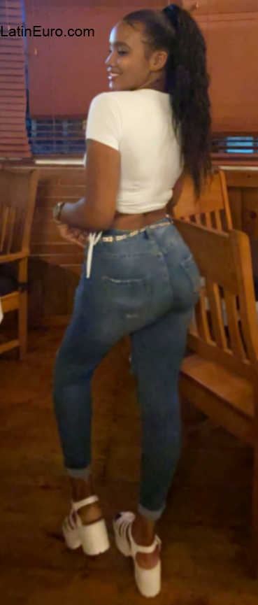 Date this sultry Dominican Republic girl Yomairy from San Pedro de Macoris DO40145