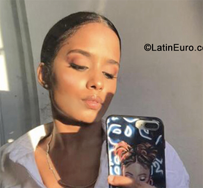 Date this gorgeous Dominican Republic girl Emely from Santiago DO40158