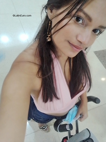 Date this good-looking Colombia girl Paola from Villavicencio CO30740