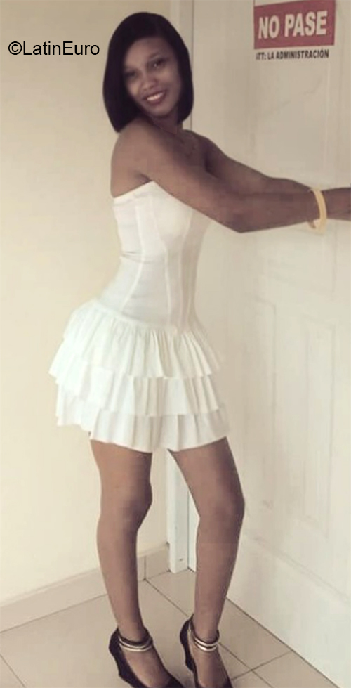 Date this foxy Dominican Republic girl Candy from Puerto Plata DO40163