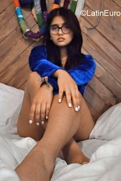 Date this good-looking Peru girl Valeria from Lima PE1920