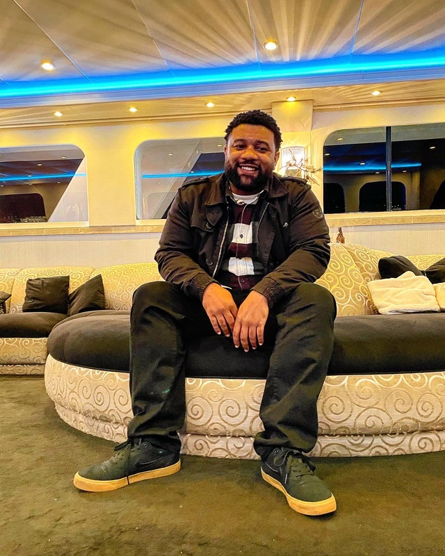 Date this voluptuous United States man Erik from Los Angeles US21407