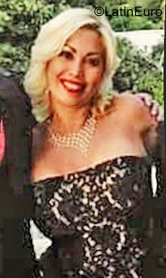 Date this attractive Venezuela girl Meraury from Caracas VE4058