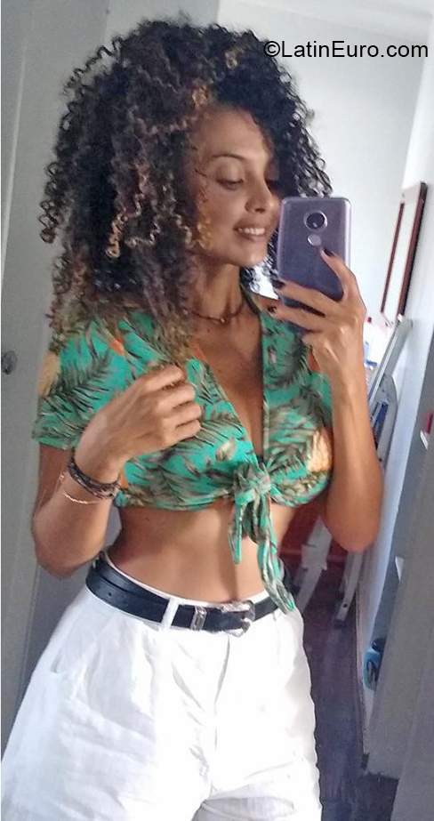 Date this passionate Brazil girl Maria from Brasilia BR11442
