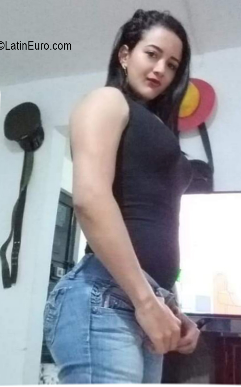 Date this hot Colombia girl Yenis from Bogotá CO30785