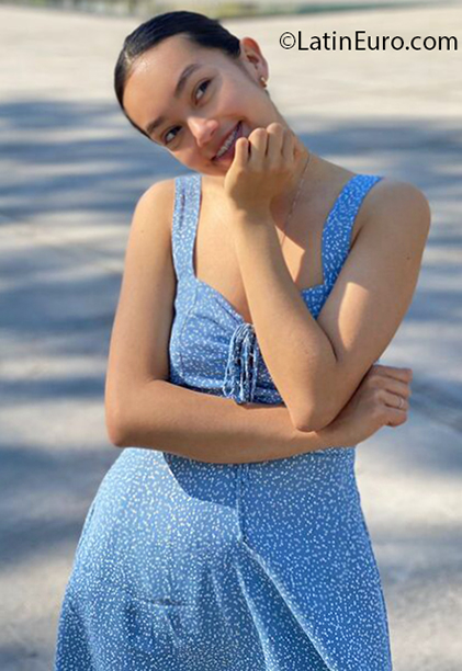 Date this good-looking Mexico girl Laura from Mexico City MX2480