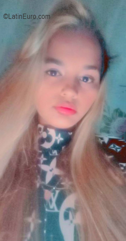 Date this lovely Venezuela girl Carolina from Acarigua VE4063