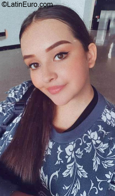 Date this happy Colombia girl Valentina from Bucaramanga CO31521