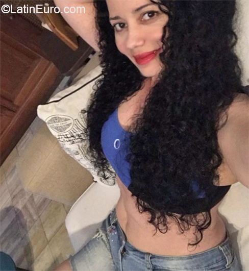 Date this voluptuous Argentina girl Neidy from Belgrano AR796