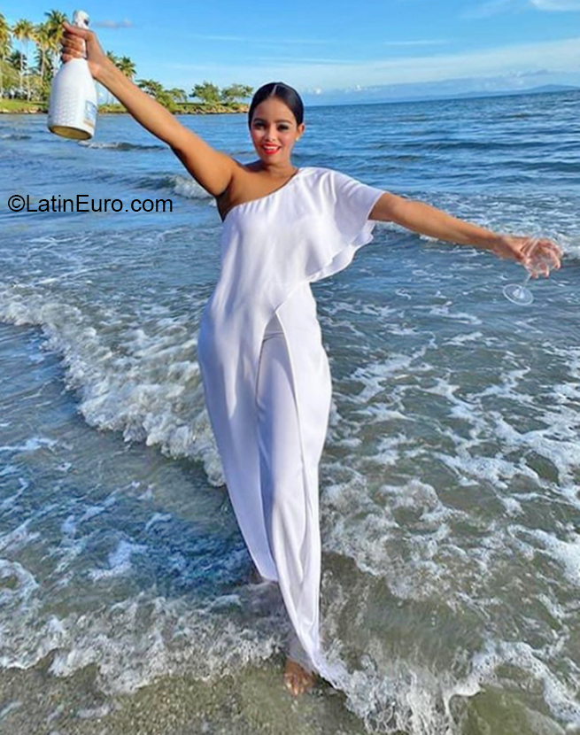 Date this georgeous Dominican Republic girl Marian from Samana DO40232