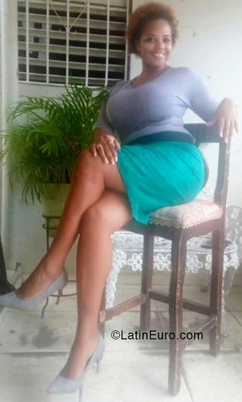 Date this happy Dominican Republic girl Sheila from Santo Domingo DO40368