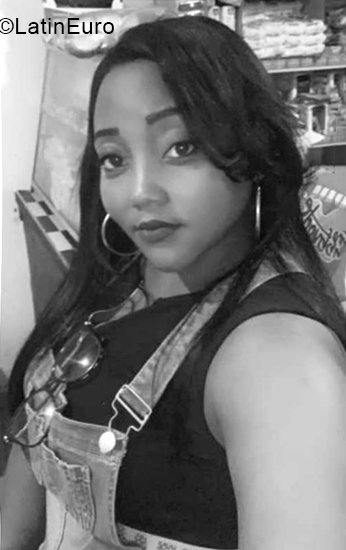 Date this cute Dominican Republic girl Indhira from Santo Domingo DO40264