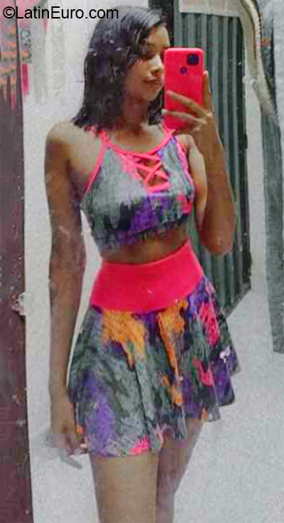 Date this athletic Colombia girl Camila from Yondo CO30940