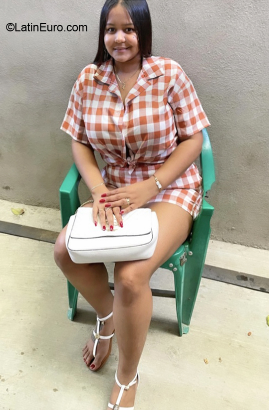 Date this beautiful United States girl Lisbet from New York US21462