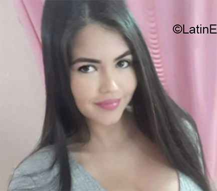 Date this voluptuous Cuba girl Danilka from Holguin CU813