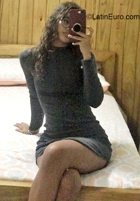 Date this delightful United States girl Wilmary from Passaic US21466