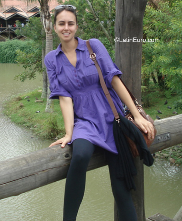 Date this fun Brazil girl Deb from Porto Alegre BR11506