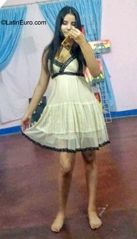 Date this voluptuous Venezuela girl Laura from Barinas VE4097
