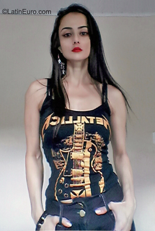 Date this good-looking Brazil girl Claudia Miranda from Luna BR11515