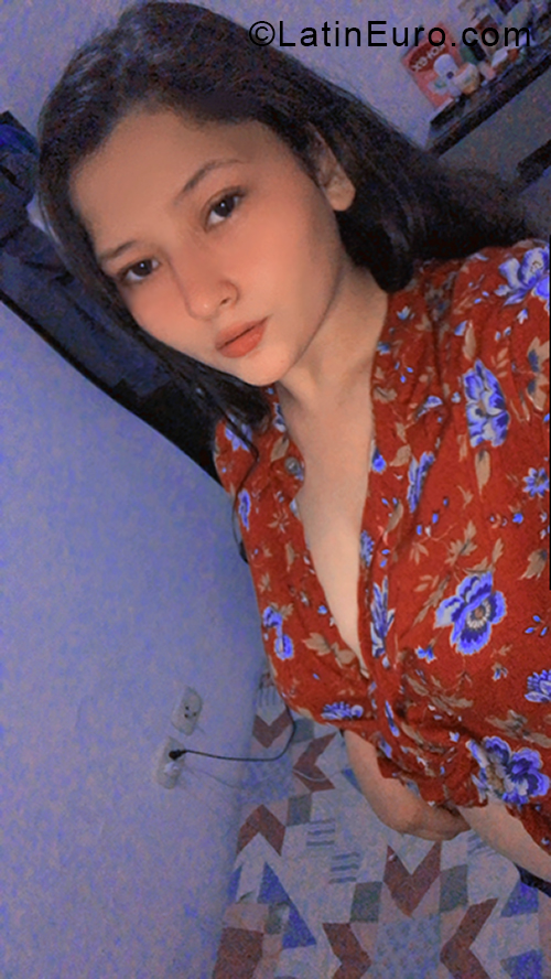 Date this funny Honduras girl Estefany from Santa Barbara HN2936