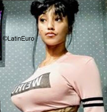 Date this nice looking United States girl Leiza from New York US21524