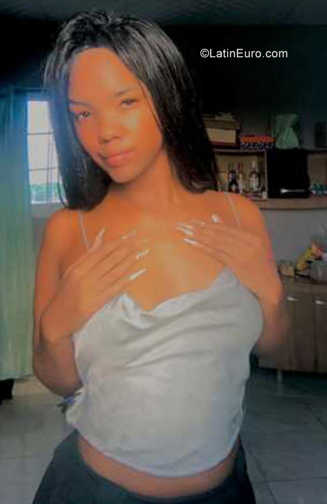 Date this pretty Panama girl Semir from Panama PA1307