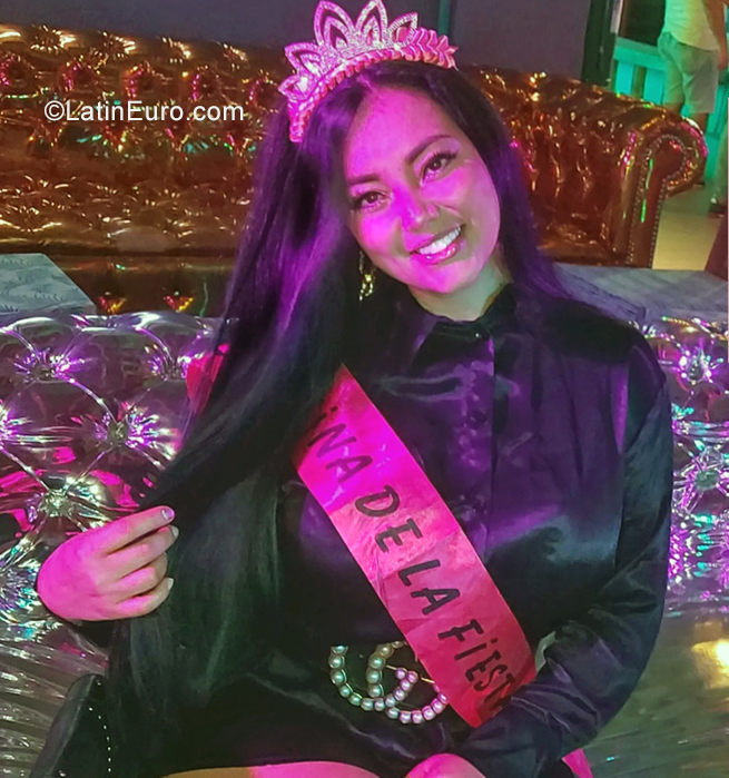 Date this stunning Colombia girl Paola from Bogota CO31104